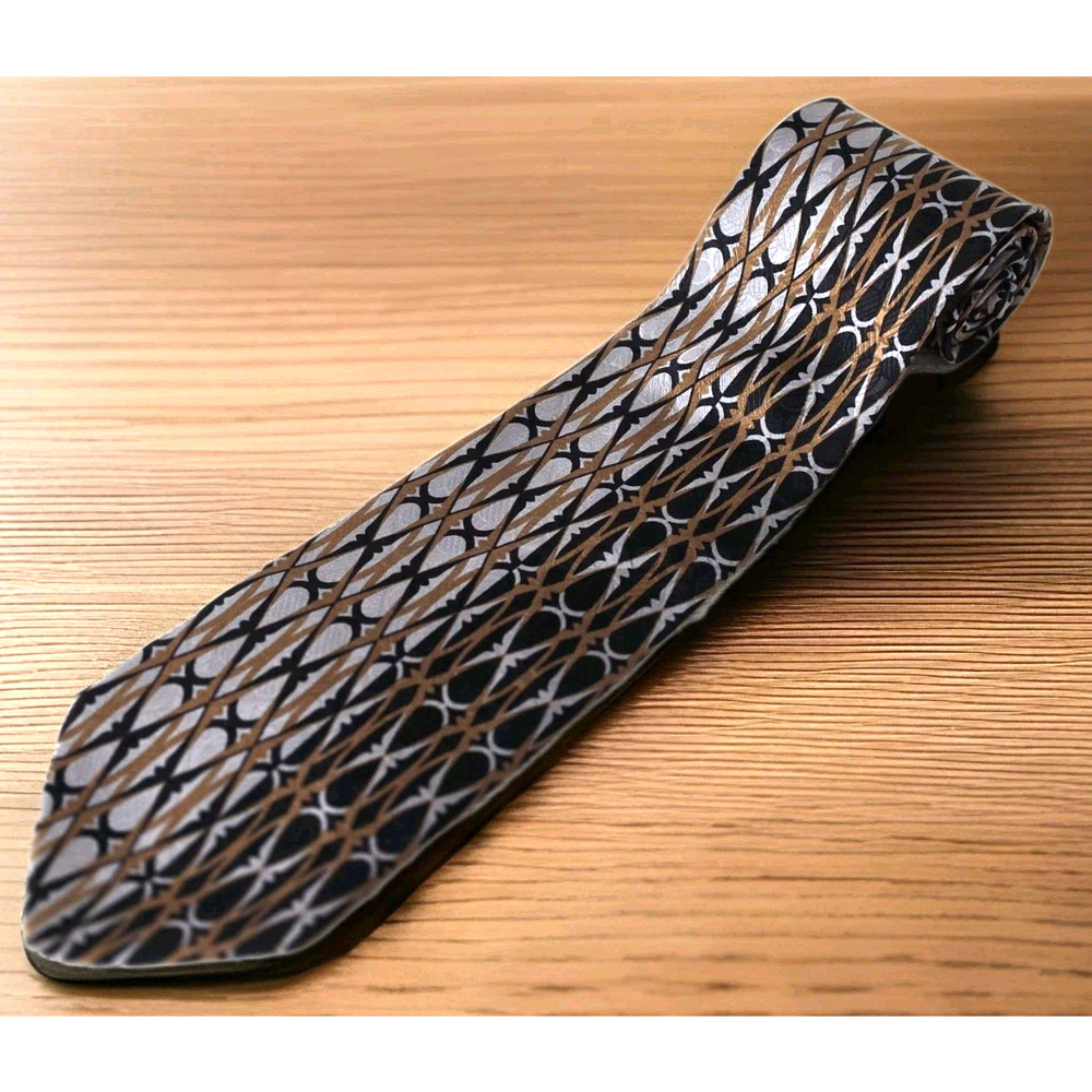 Geoffrey Beene Men's Neck Tie 4" Wide 56" Length 100% Silk Hand Made in Italy